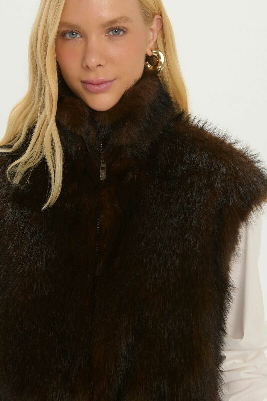 Imagem de Colete Vicky Marrom Armour Le Blog